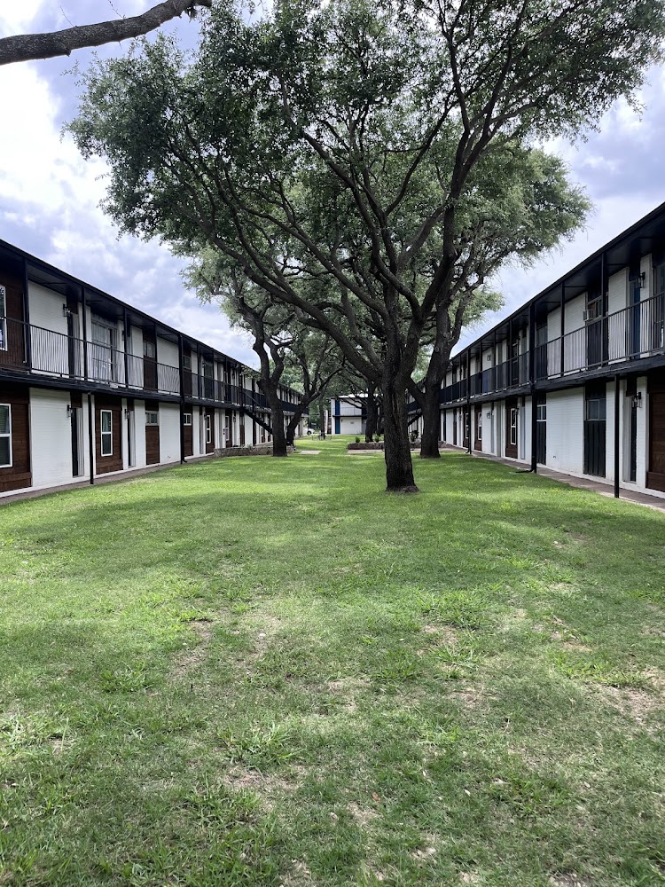Ridglea Oaks Apartments