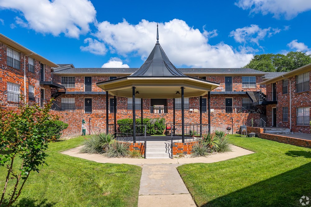 The Estates at Ridglea Hills