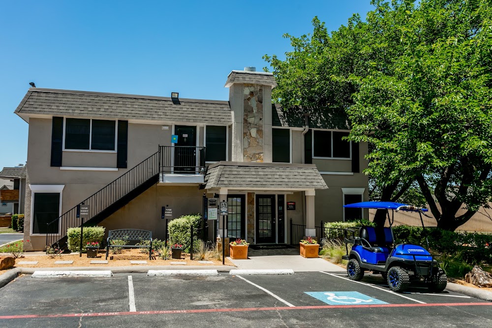 The Encore on Mustang Apartments